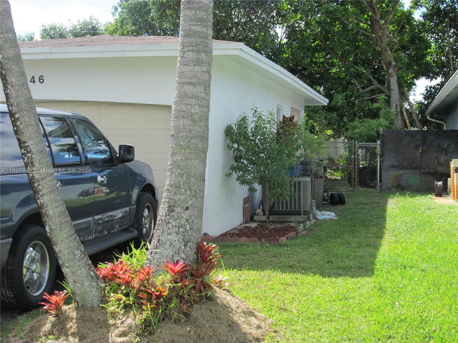 LAUDERDALE LAKES EAST GAT - Residential