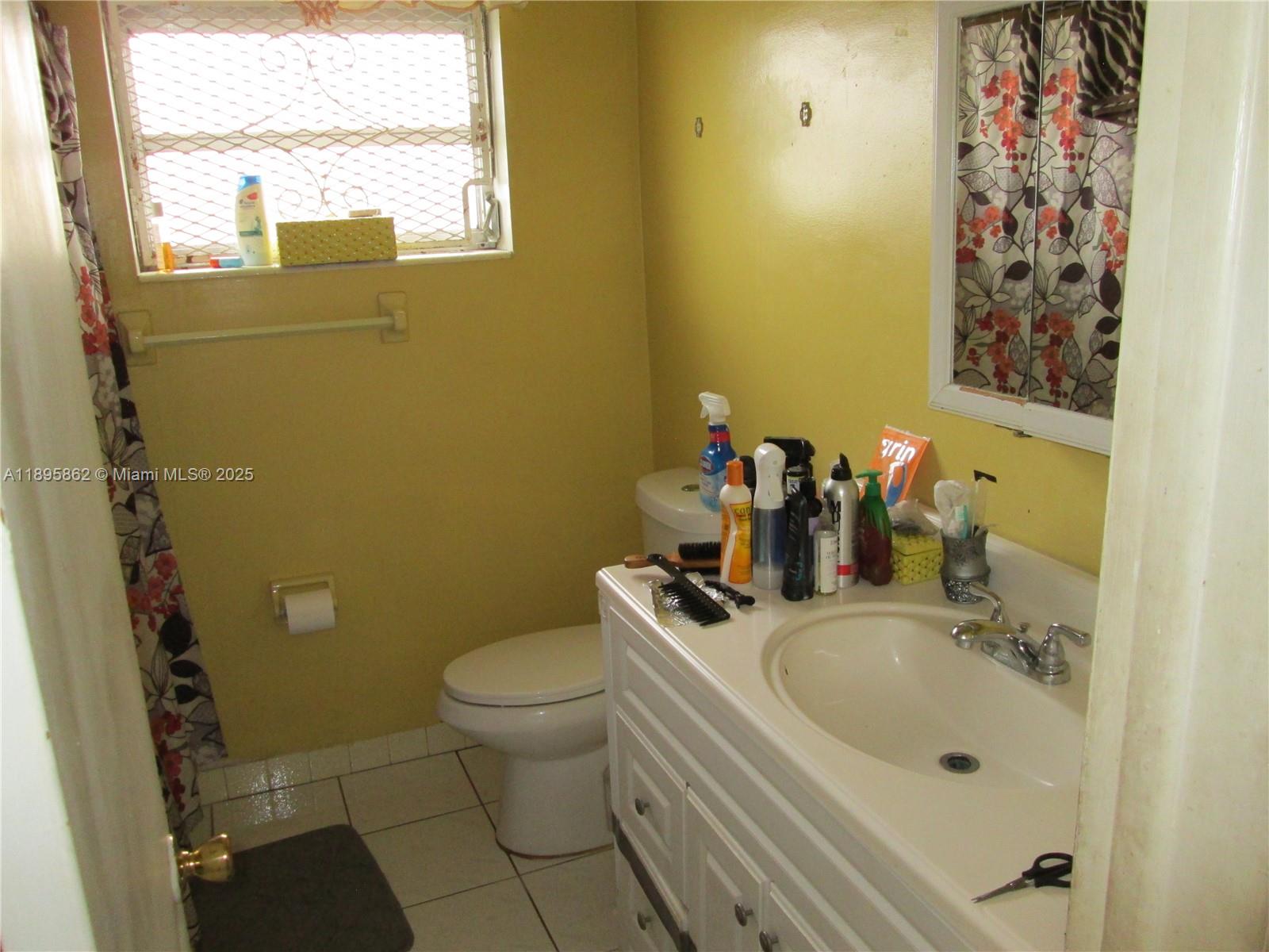 LAUDERDALE LAKES EAST GAT - Residential