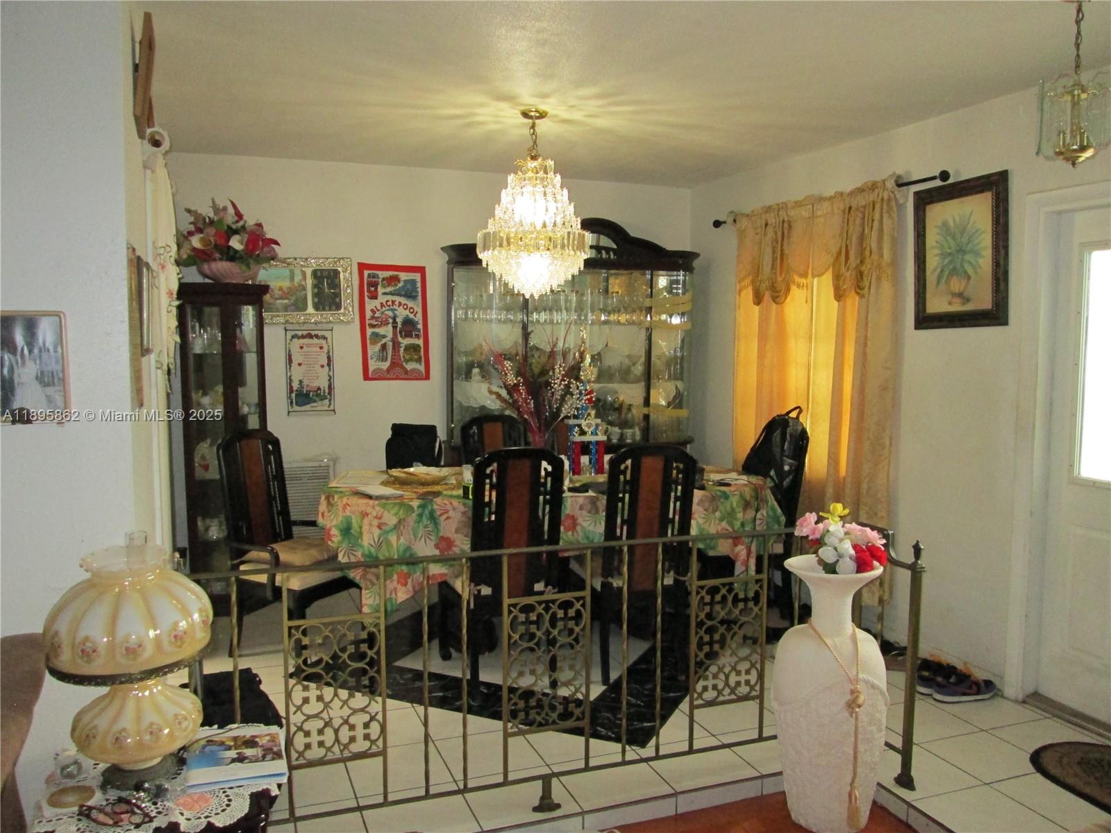 LAUDERDALE LAKES EAST GAT - Residential