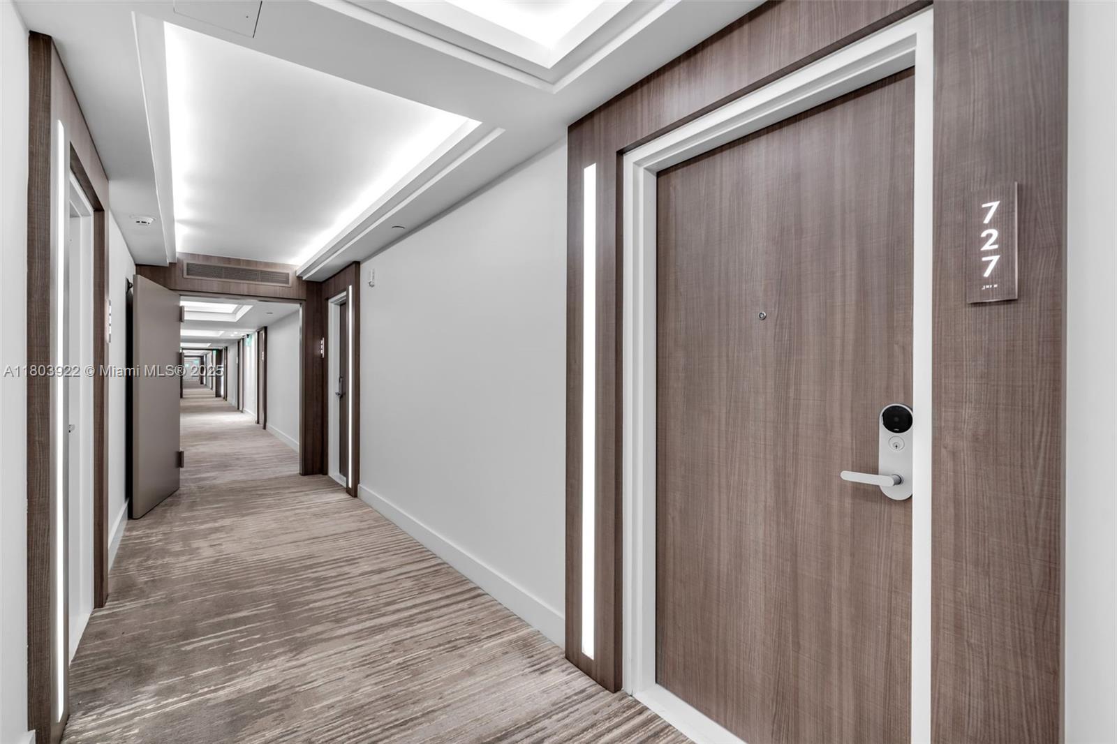2301 Collins Ave. 727