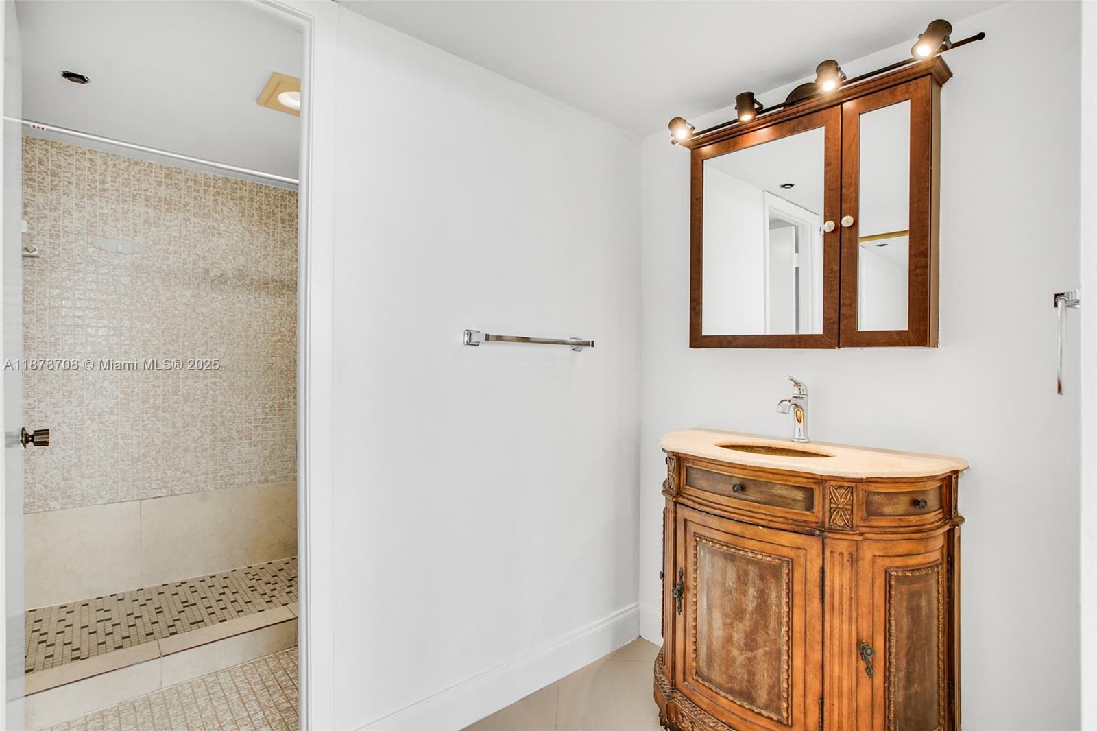 PARK PLACE CONDOMINIUM 4 - Residential