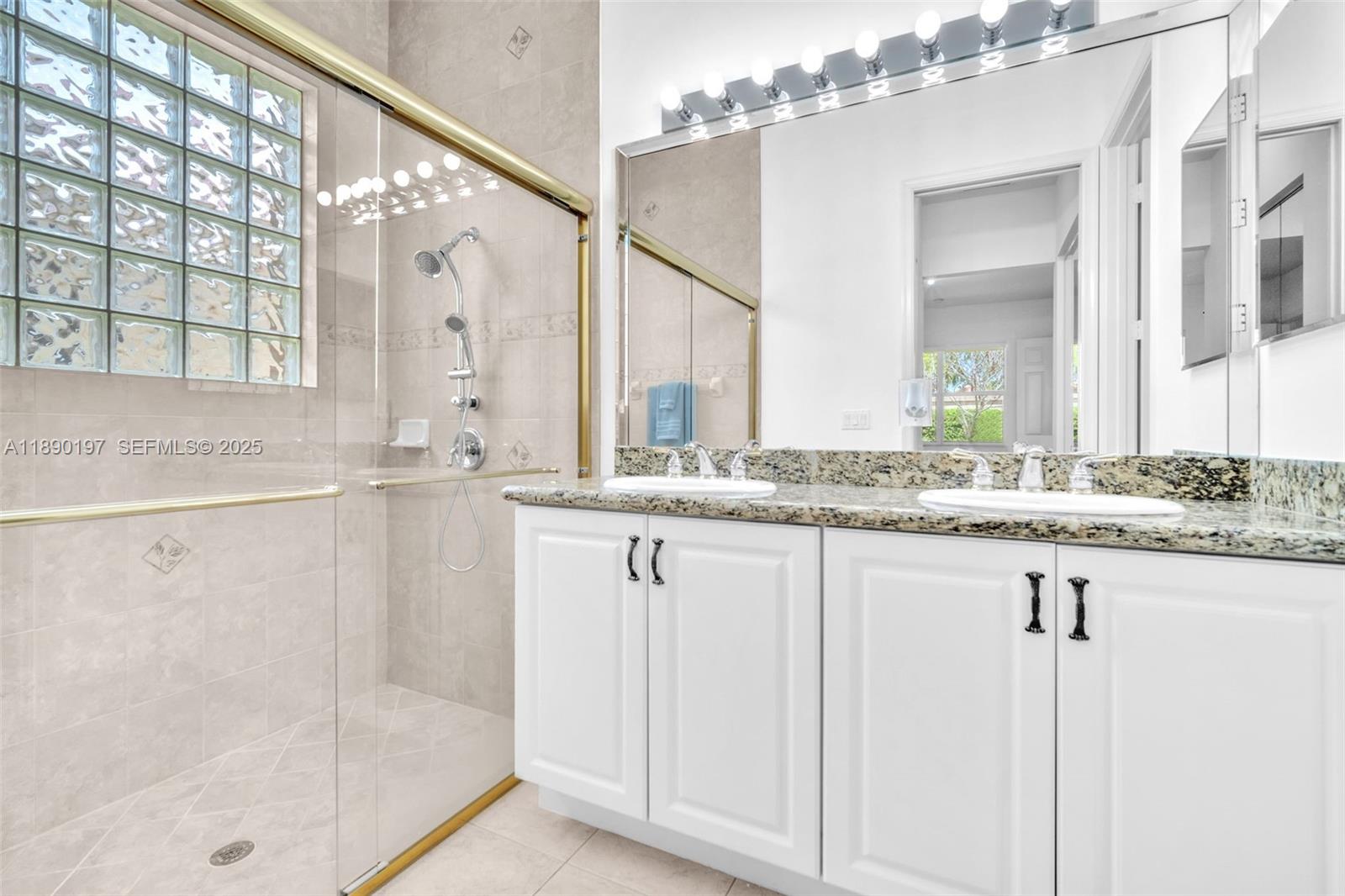 VALENCIA POINTE 3 - Residential