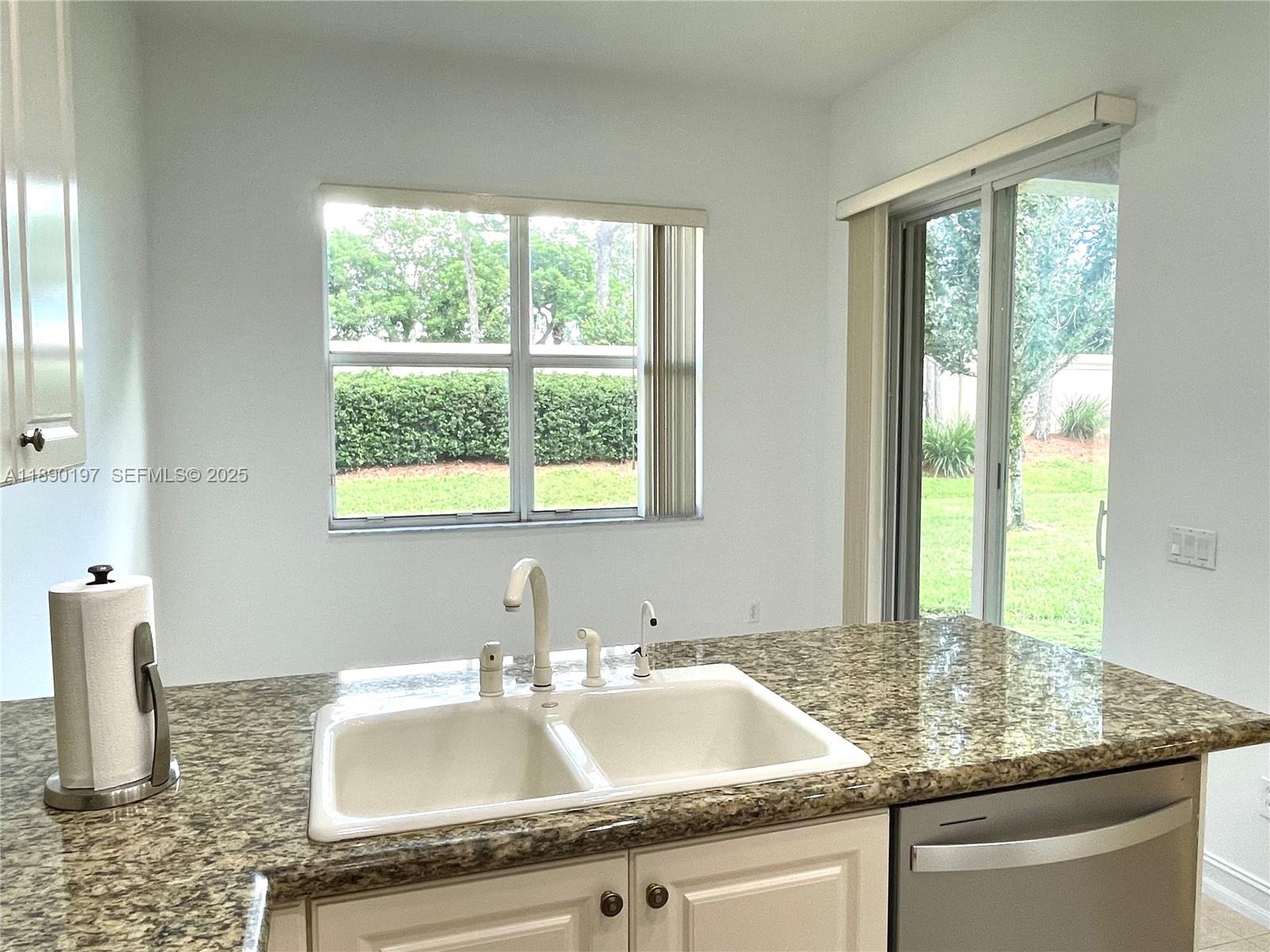 VALENCIA POINTE 3 - Residential