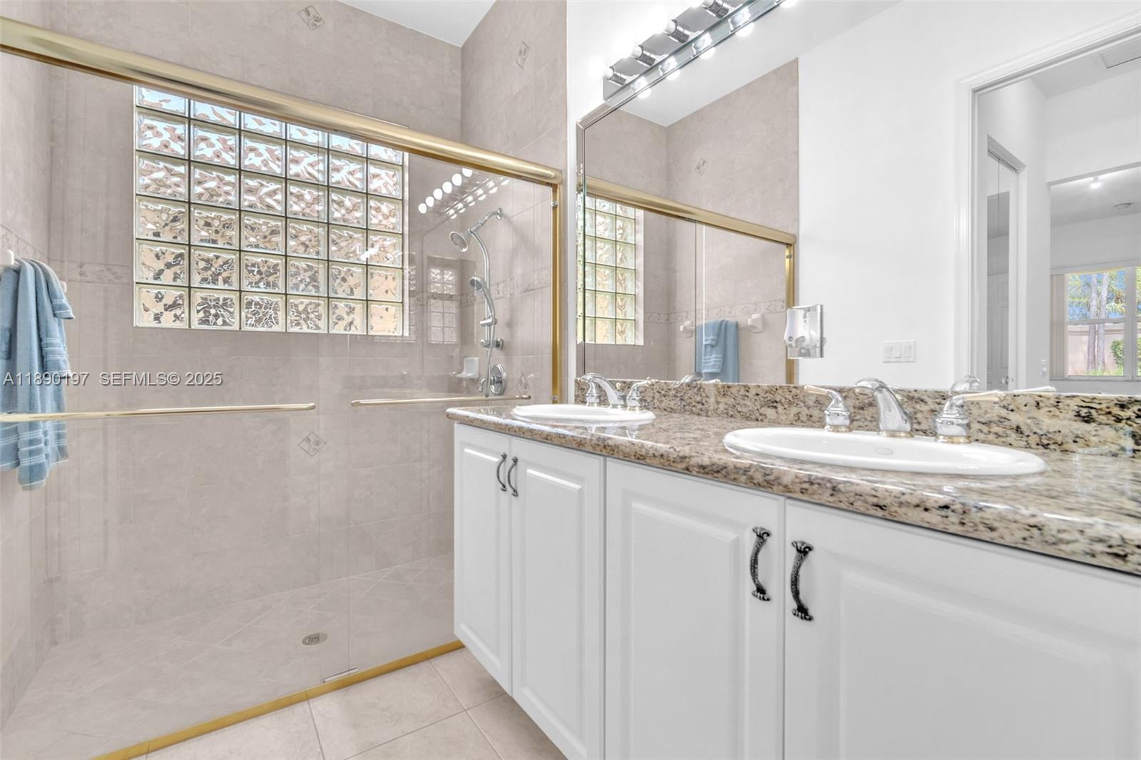 VALENCIA POINTE 3 - Residential