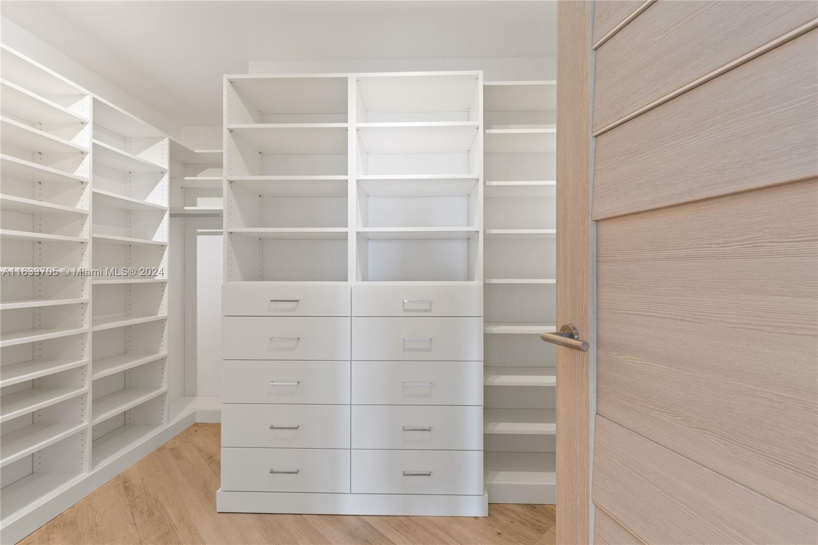 View photos, virtual tours, details... 17301 Biscayne Blvd LPH 09