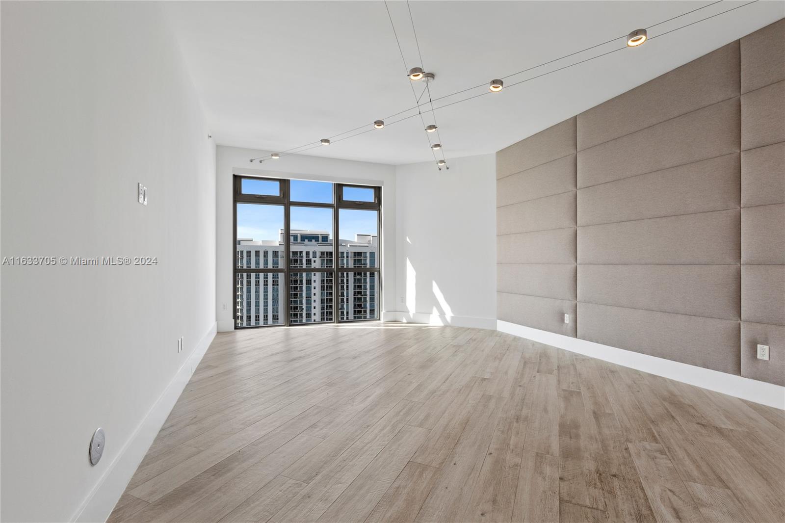 View photos, virtual tours, details... 17301 Biscayne Blvd LPH 09