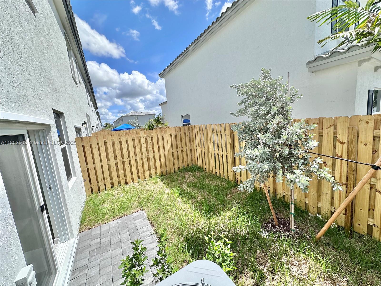 Le Jardine - Residential