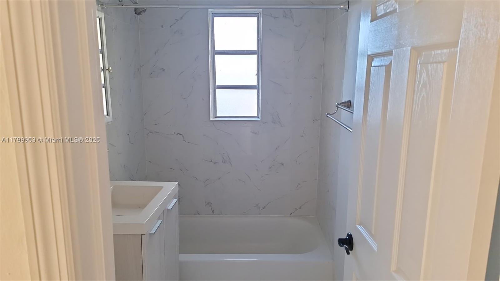 541 SW 7th St 4