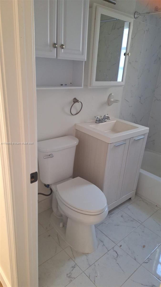 541 SW 7th St 4