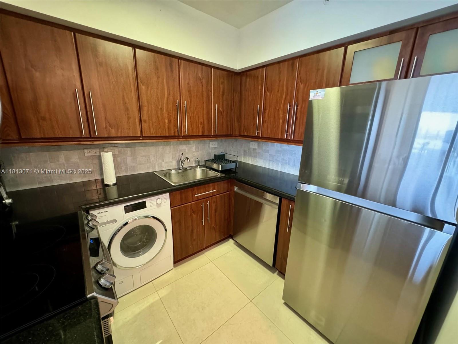 FLAMINGO SOUTH BEACH I CO - Residential Lease