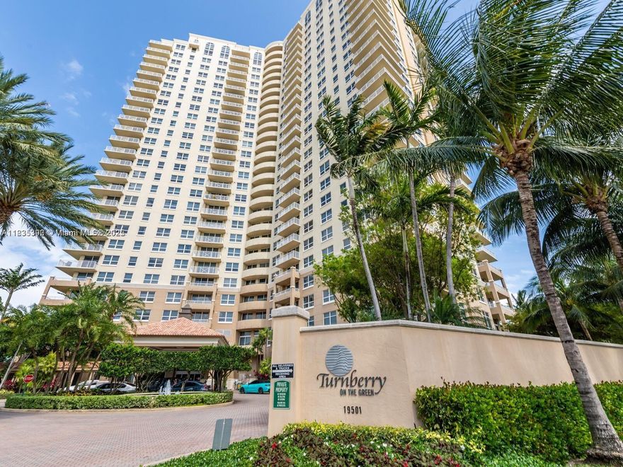 Great 1bed & 1 bath in the renewed Turnberry on the Green. Enjoy an unobstructed view of the city from this charming light and bright condo with washer & dryer, Floor to ceiling windows, granite countertops, stainless steel appliances, wood floors in the kitchen and living room, neutral color carpet in the bedroom. Building offers great amenities. Right next to Aventura Mall. If you want to have a resort living this is the apartment that you are looking for. Full-service building with a tropical pool area, 2 story gym, 24/7 security, valet, spa, pool, business center, concierge, ATM, conference room. 1 covered parking space.