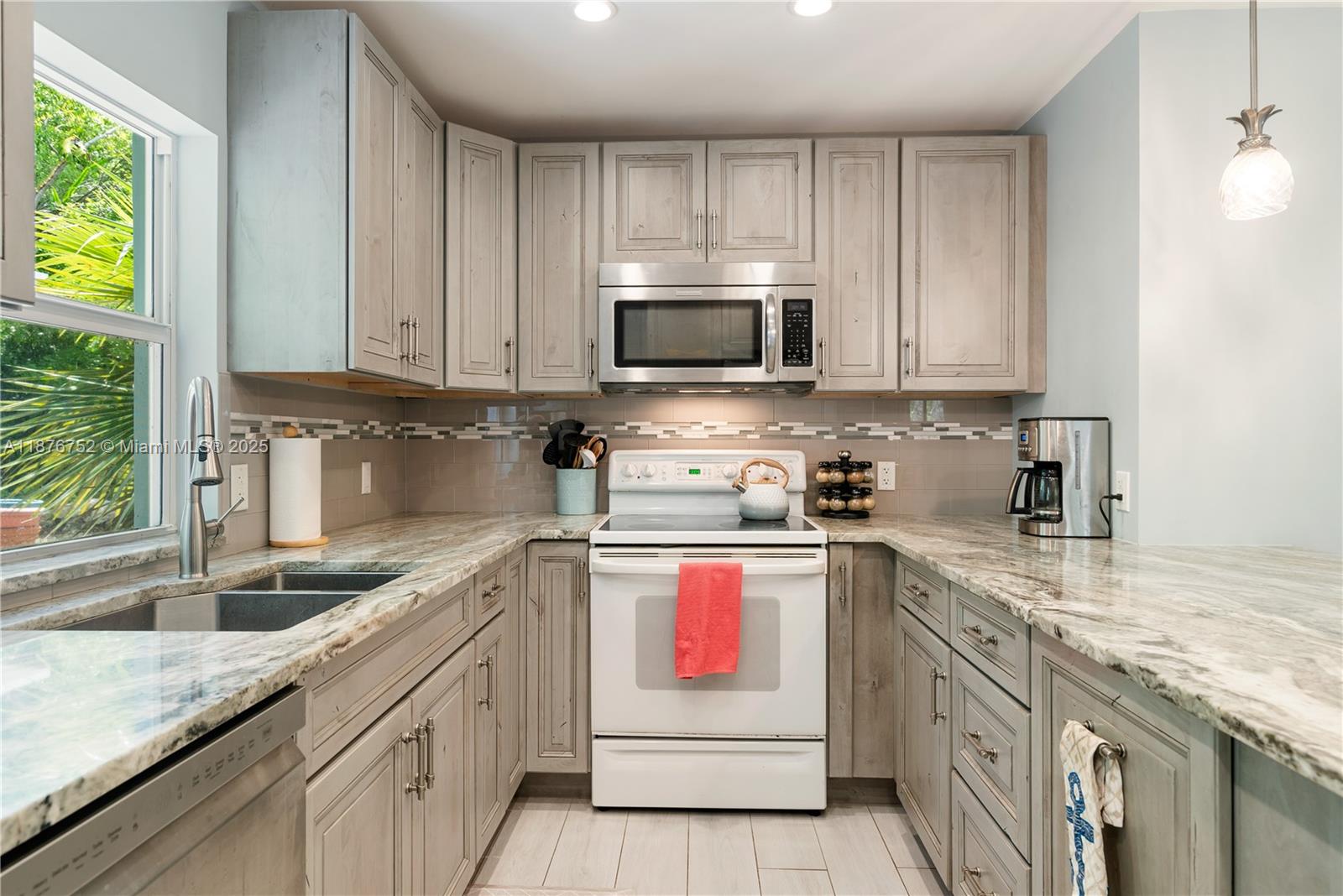 CARIBBEAN HEIGHTS - Residential