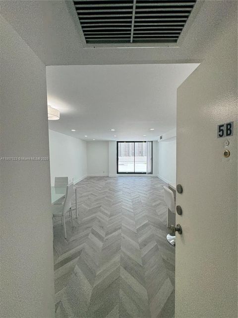 1800 Collins Ave 5B Miami Beach FL 33139