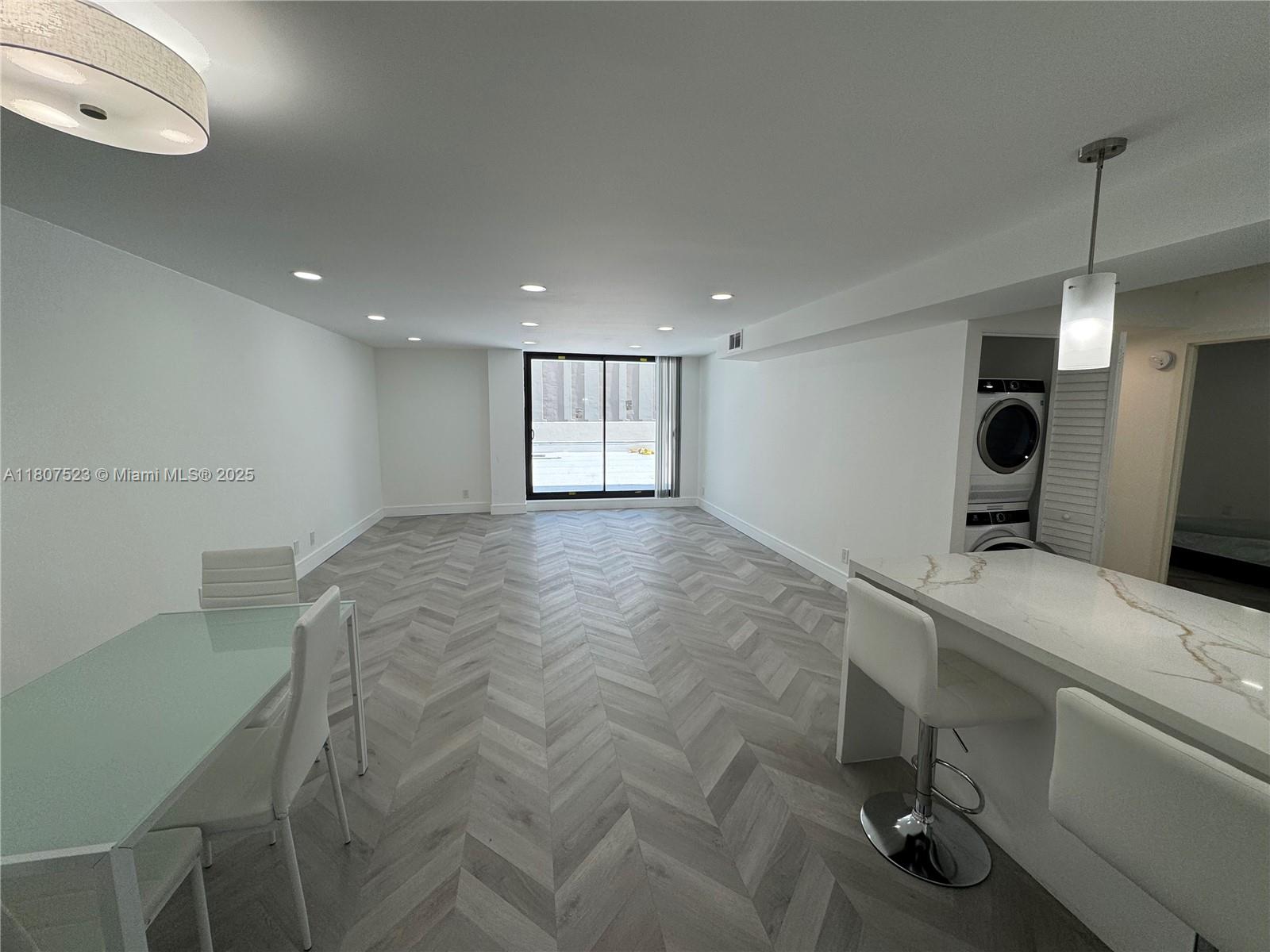 1800 Collins Ave 5B