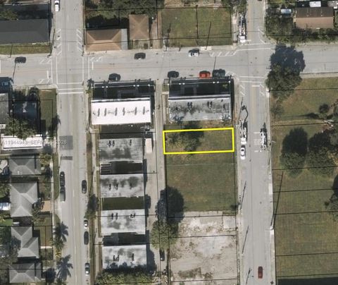 1646 NW 1st CT Miami FL 33136