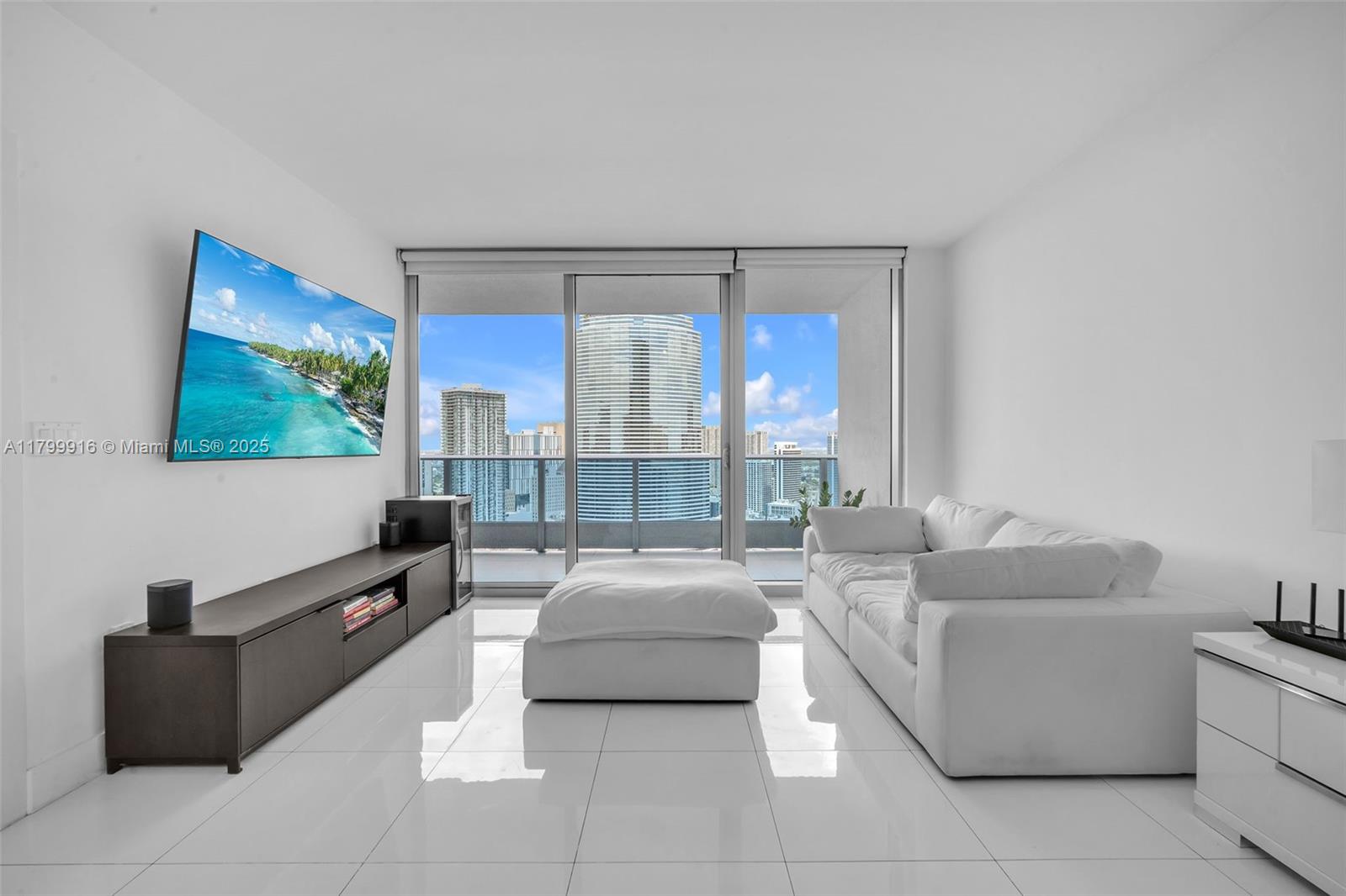 Property for Sale at 200 Biscayne Boulevard Way 4012, Miami, Broward County, Florida - Bedrooms: 1 
Bathrooms: 2  - $570,000