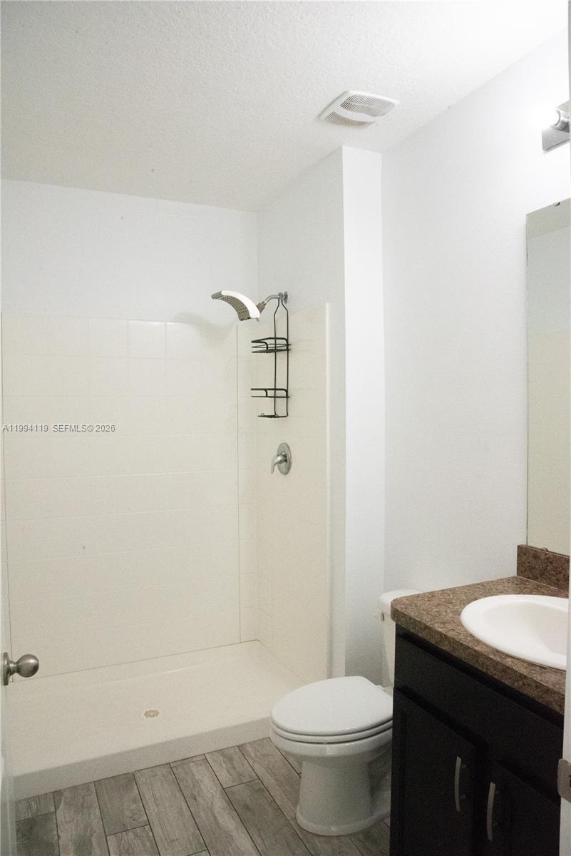 TAHO WOODS - Residential Lease