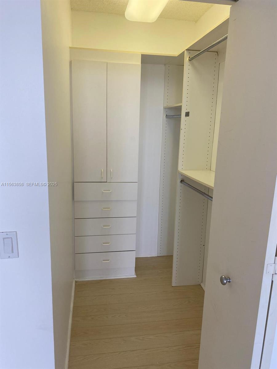 NORTH TOWER AT THE POINT - Residential