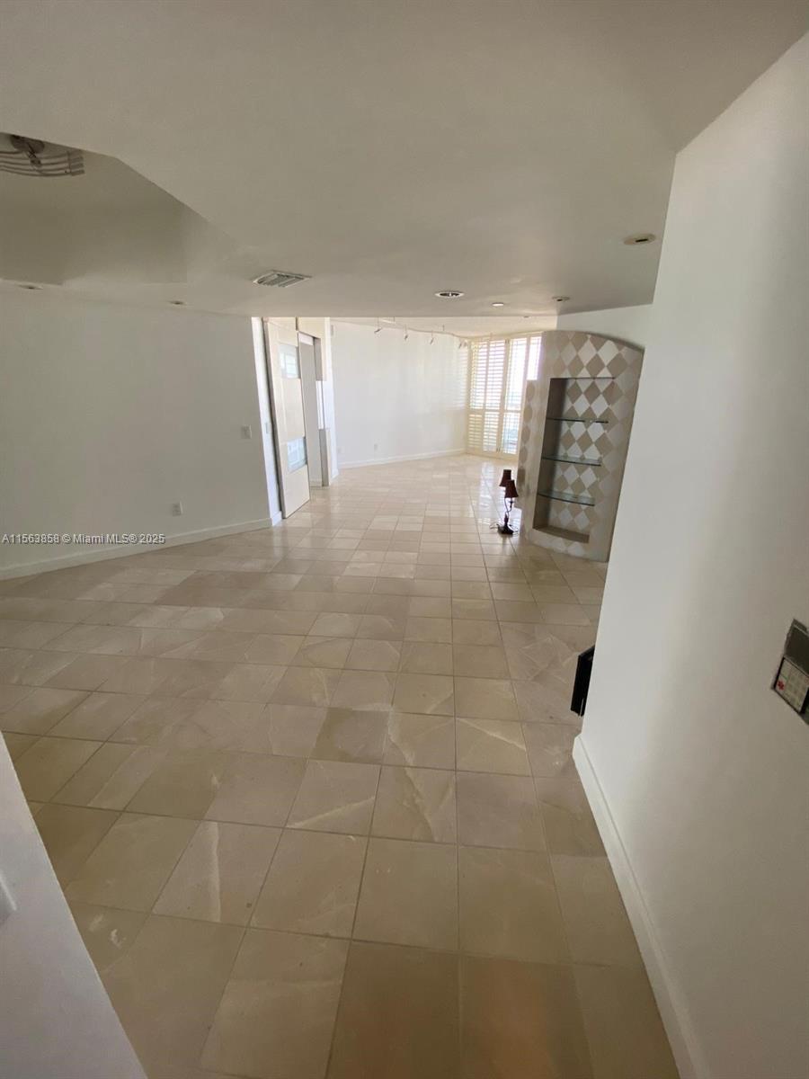 NORTH TOWER AT THE POINT - Residential