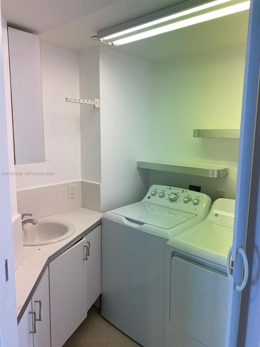 NORTH TOWER AT THE POINT - Residential