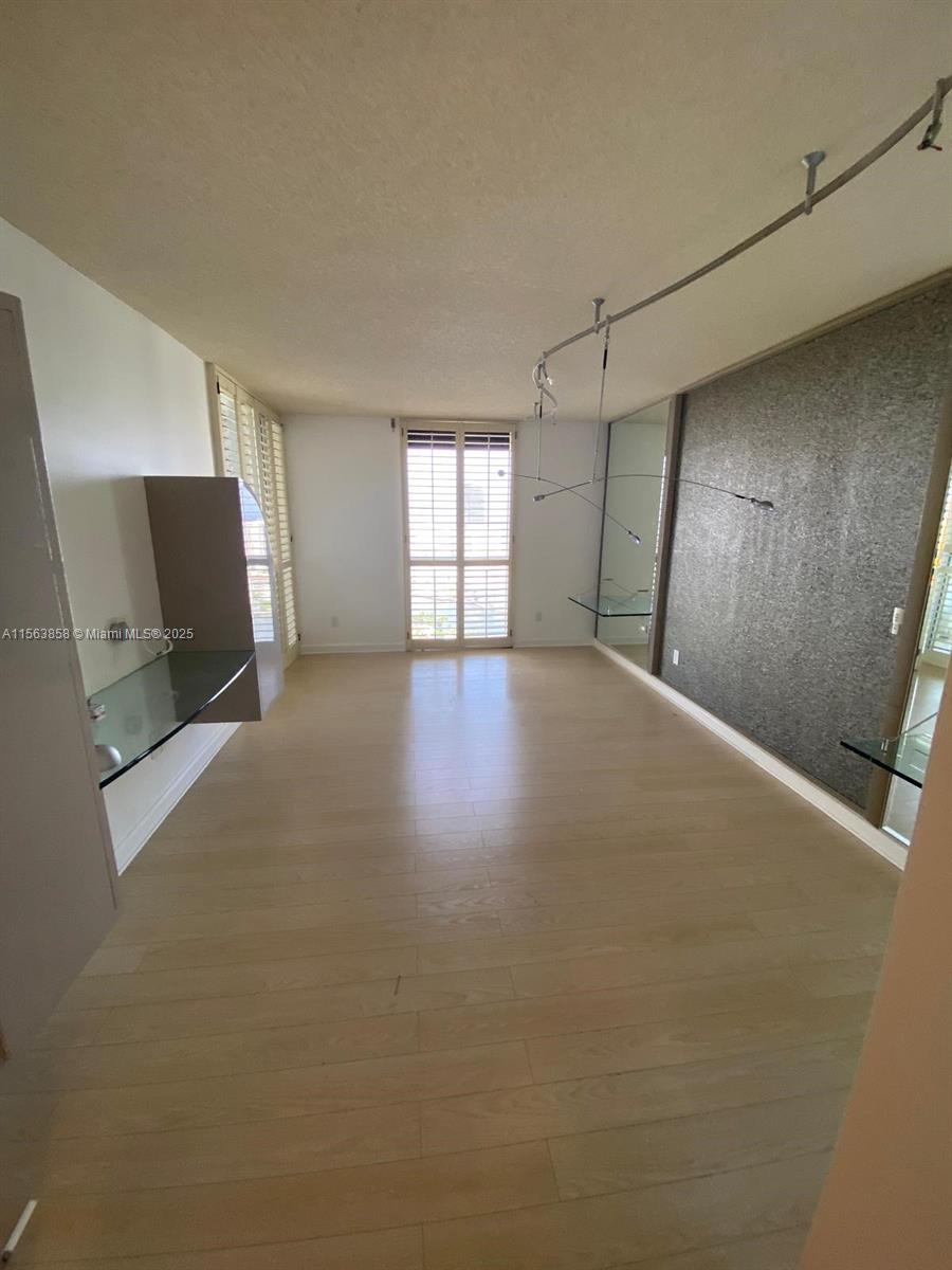 NORTH TOWER AT THE POINT - Residential