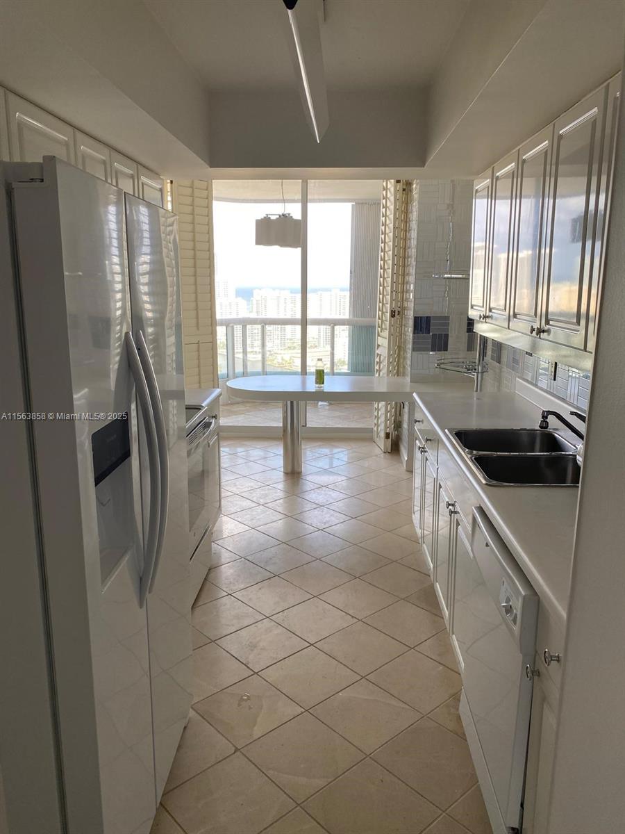 NORTH TOWER AT THE POINT - Residential