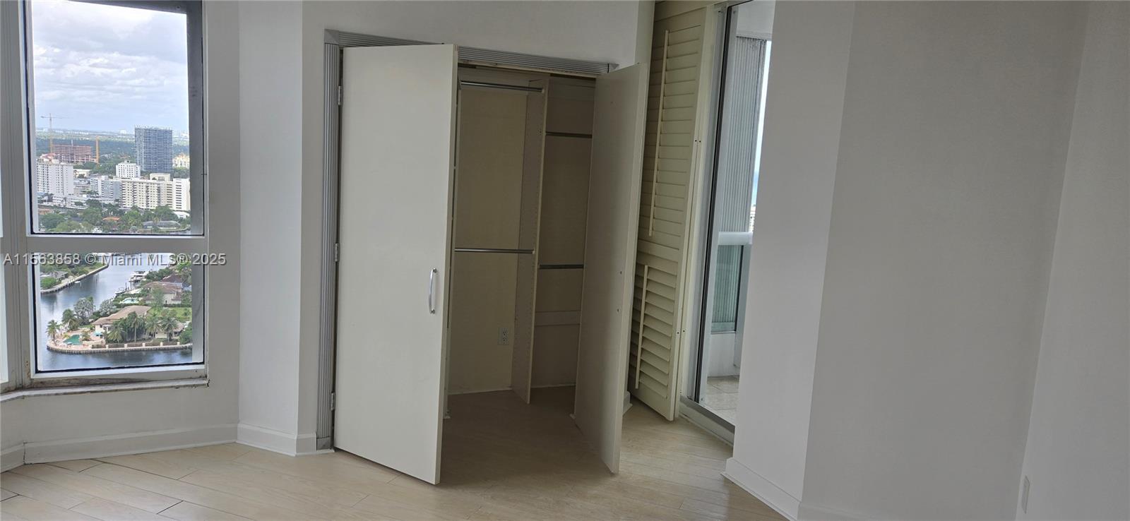 NORTH TOWER AT THE POINT - Residential