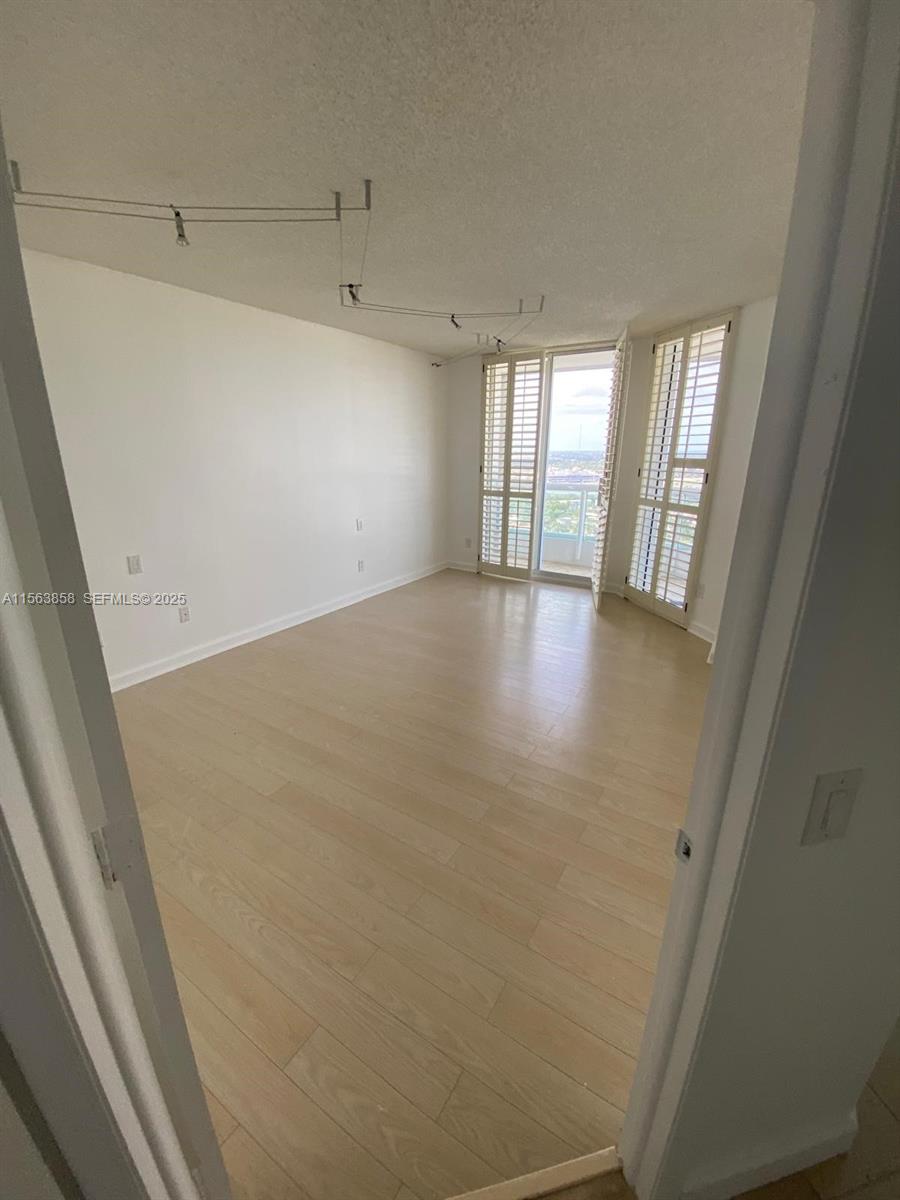 NORTH TOWER AT THE POINT - Residential