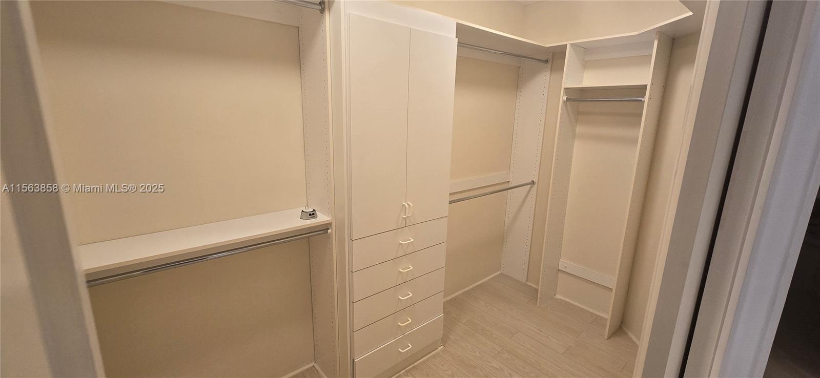 NORTH TOWER AT THE POINT - Residential