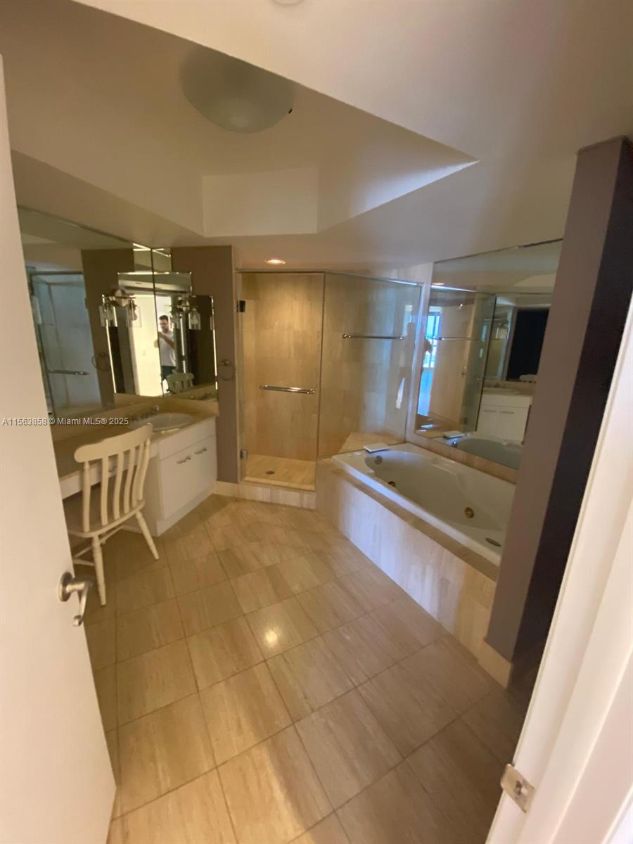 NORTH TOWER AT THE POINT - Residential