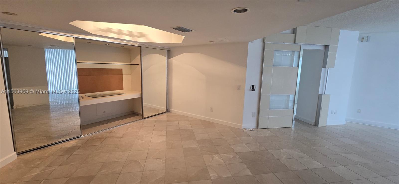 NORTH TOWER AT THE POINT - Residential