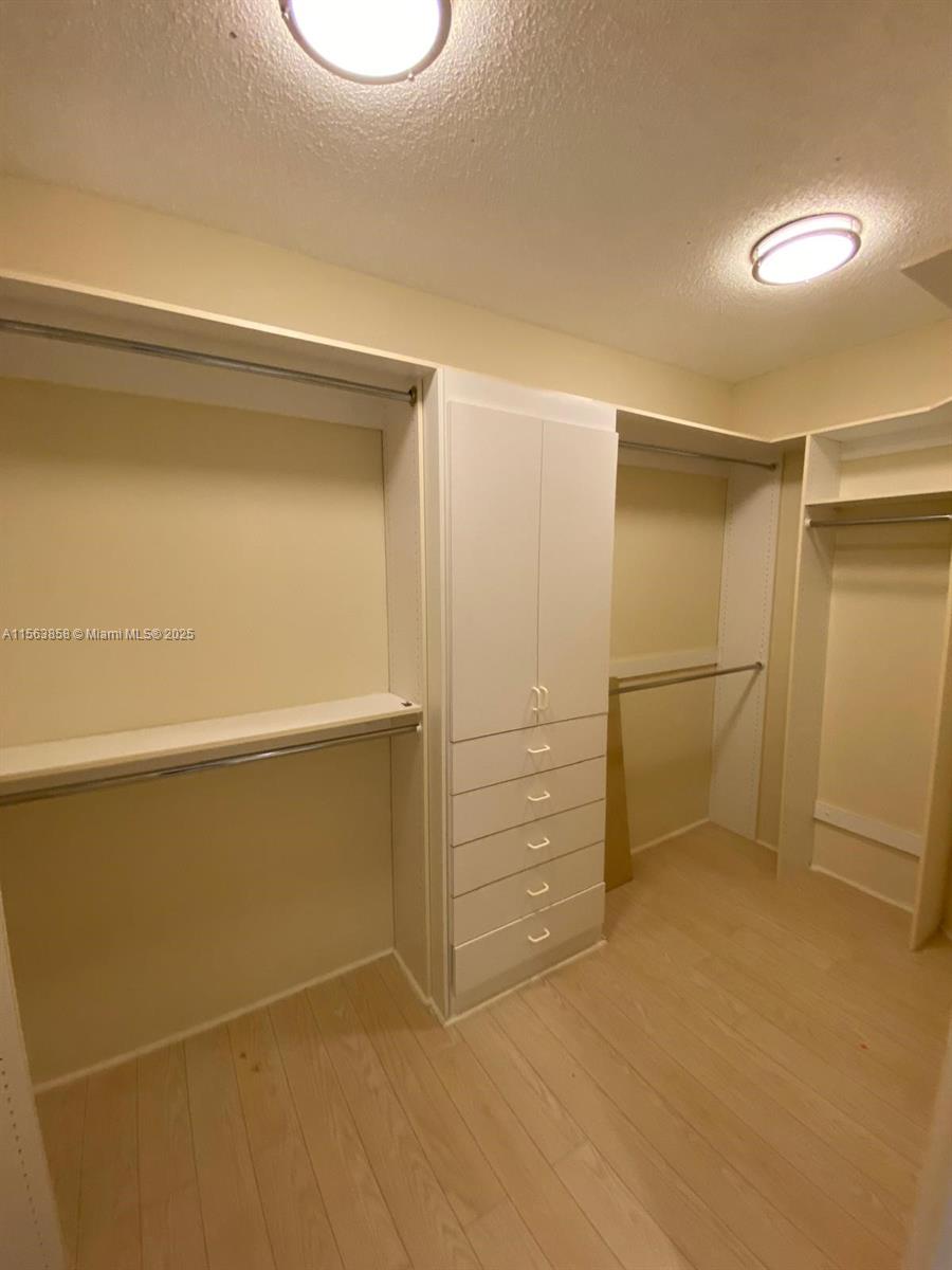 NORTH TOWER AT THE POINT - Residential