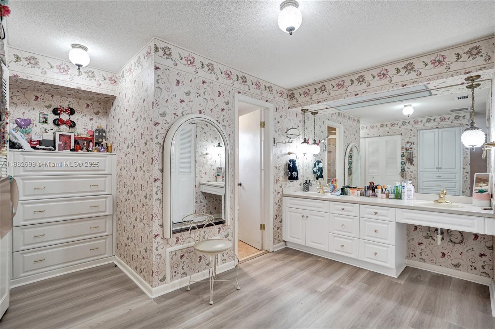 MARAVILLA ESTATES - Residential