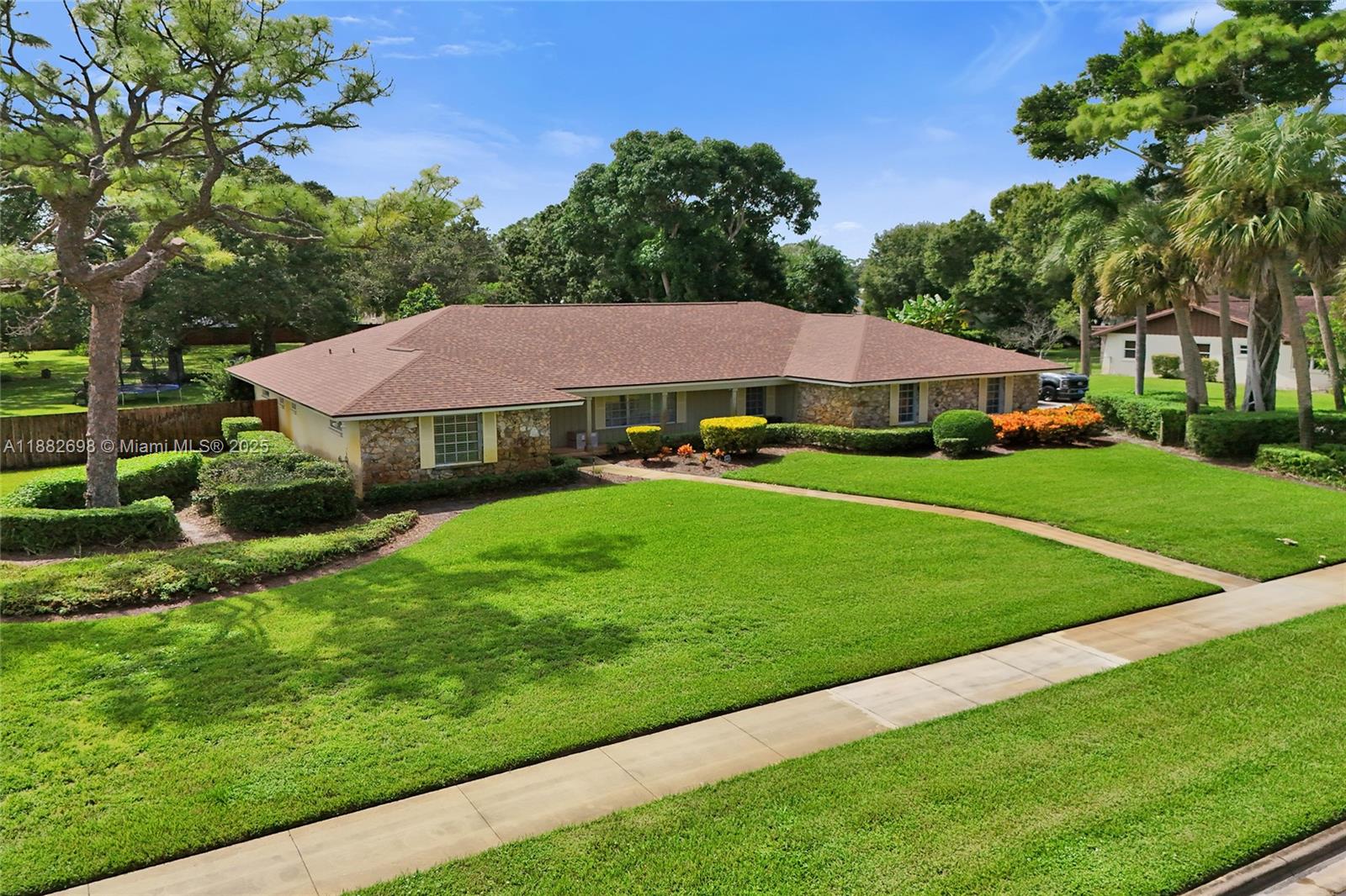 MARAVILLA ESTATES - Residential