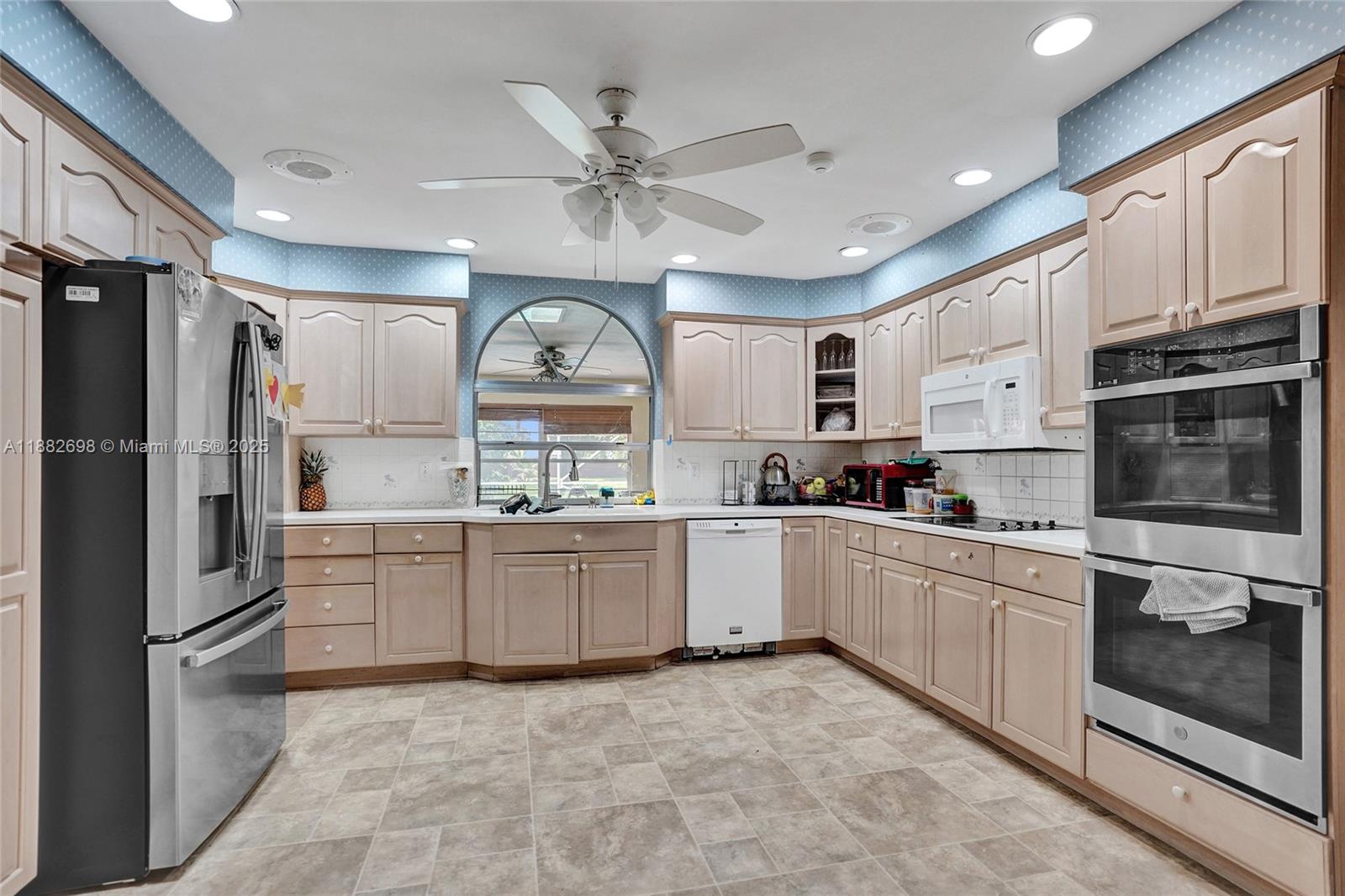 MARAVILLA ESTATES - Residential