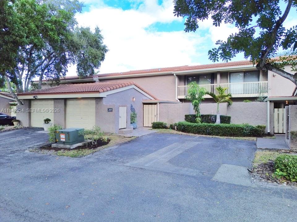 TOWNHOUSES OF EMERALD HIL - Residential