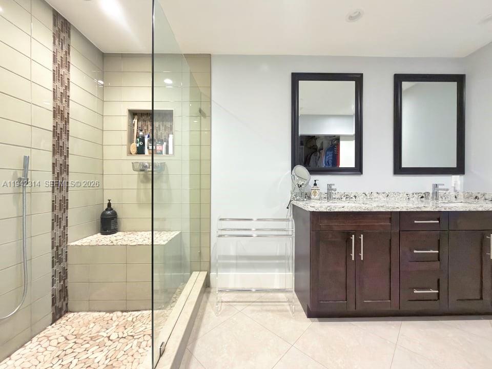 TOWNHOUSES OF EMERALD HIL - Residential