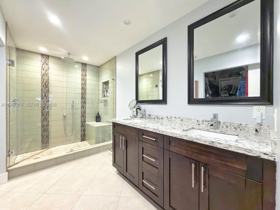 TOWNHOUSES OF EMERALD HIL - Residential