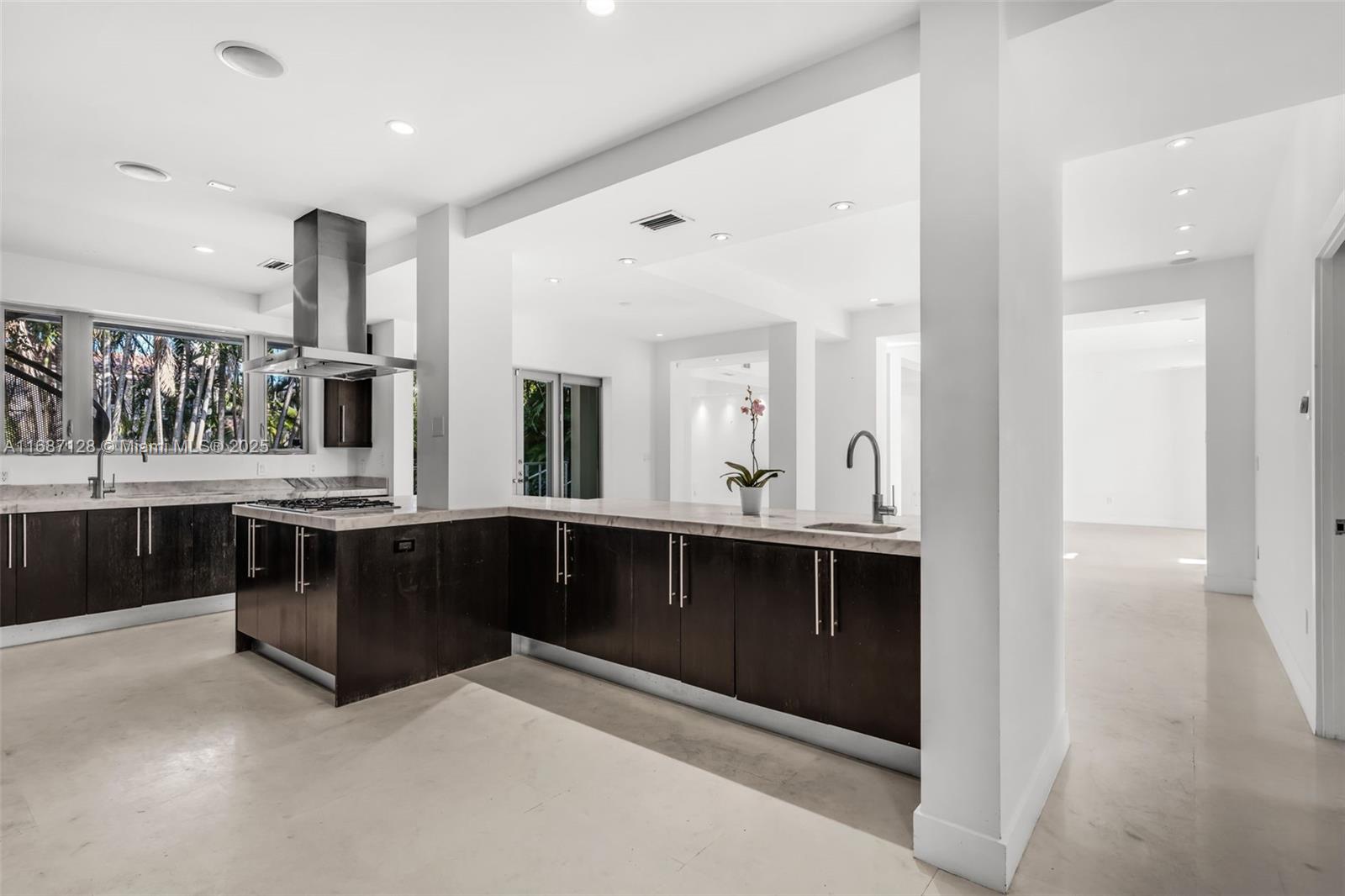 LA GORCE GOLF SUB - Residential Lease