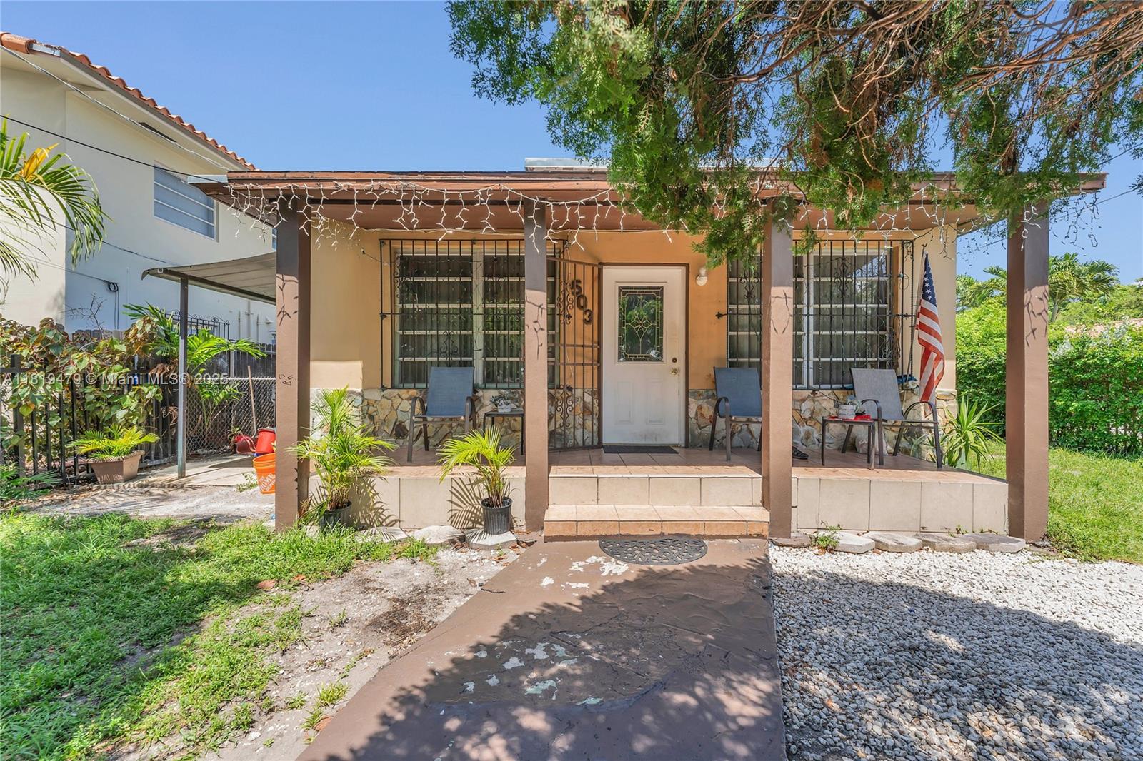 This 2 bed 1 bath single family home located just minutes from the MIA is ideal for first-time homebuyers or savvy investors. This property is ready for renovation and awaits your personal touch. Don’t miss this chance to build equity and customize a home to fit your vision!