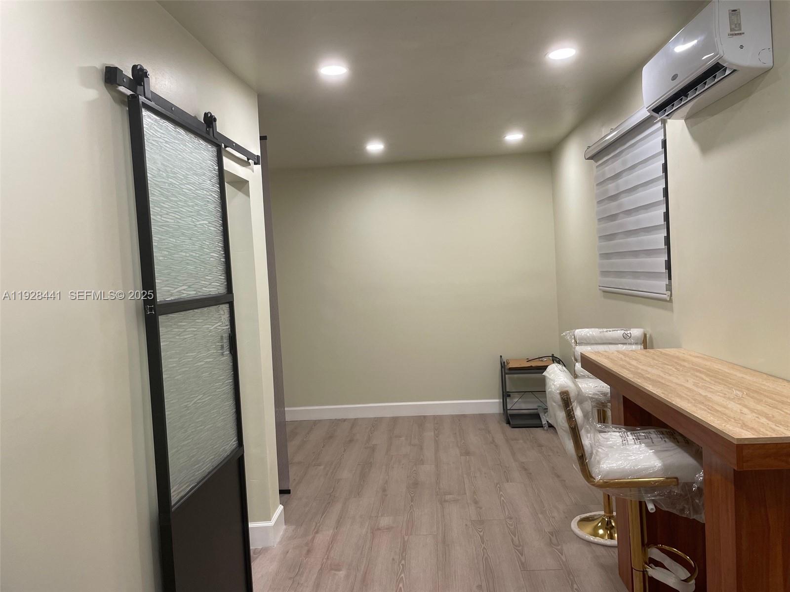 KENDALE LAKES SEC ONE - Residential Lease