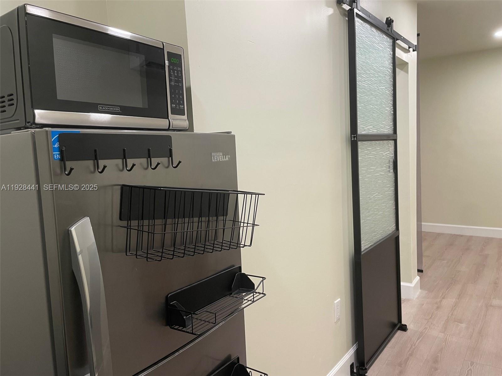 KENDALE LAKES SEC ONE - Residential Lease