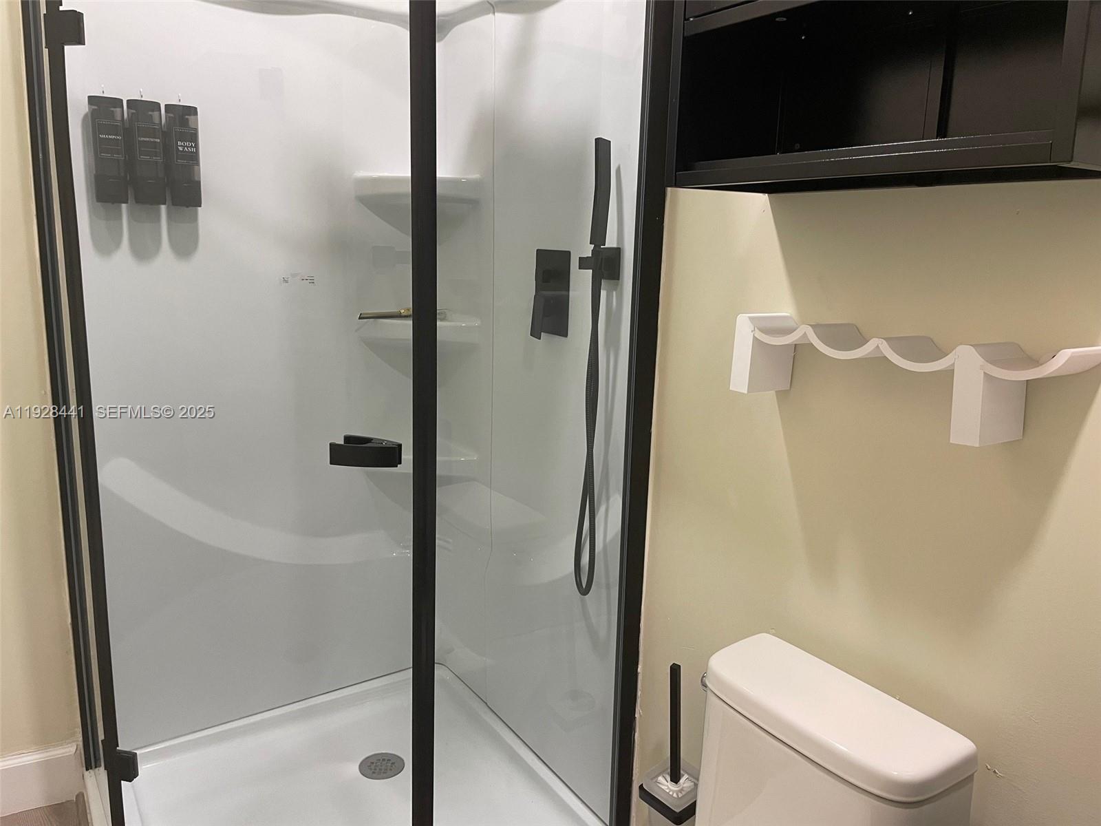 KENDALE LAKES SEC ONE - Residential Lease