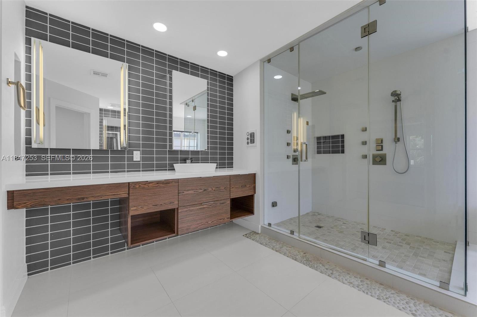 SILVER LAKES PHASE III - Residential