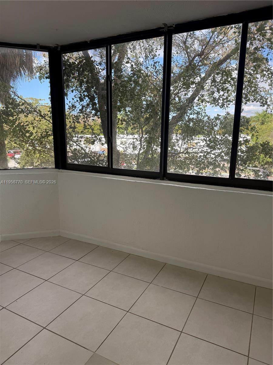 VERABELLA FALLS CONDO - Residential Lease