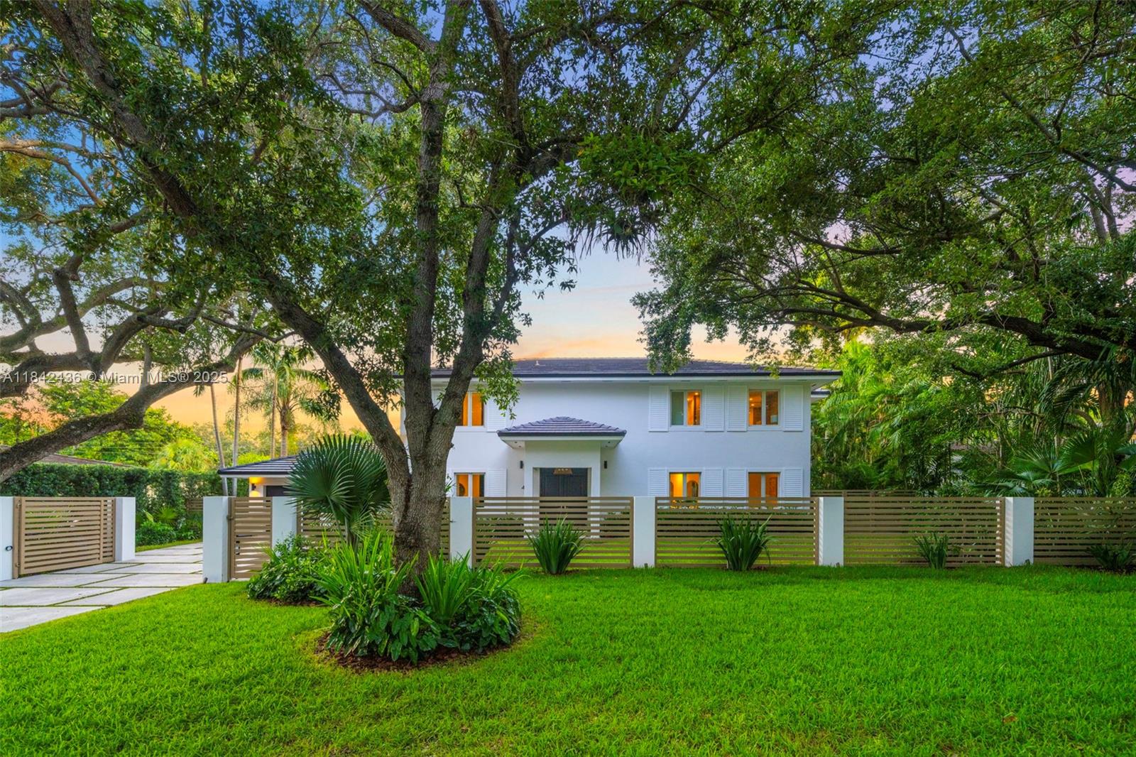 CORAL GABLES BISC BAY SEC - Residential