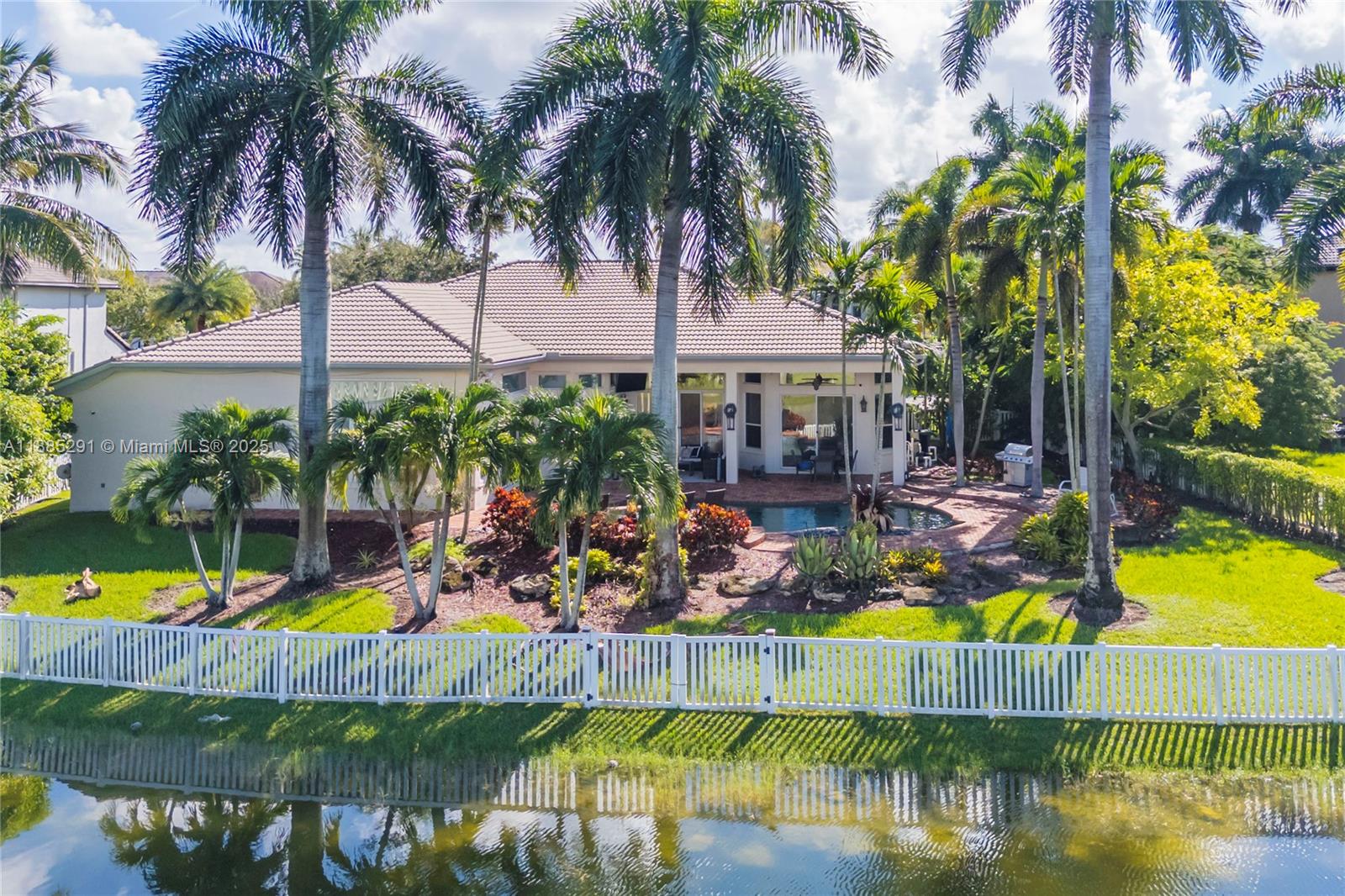 SUNSET LAKES PLAT TWO - Residential