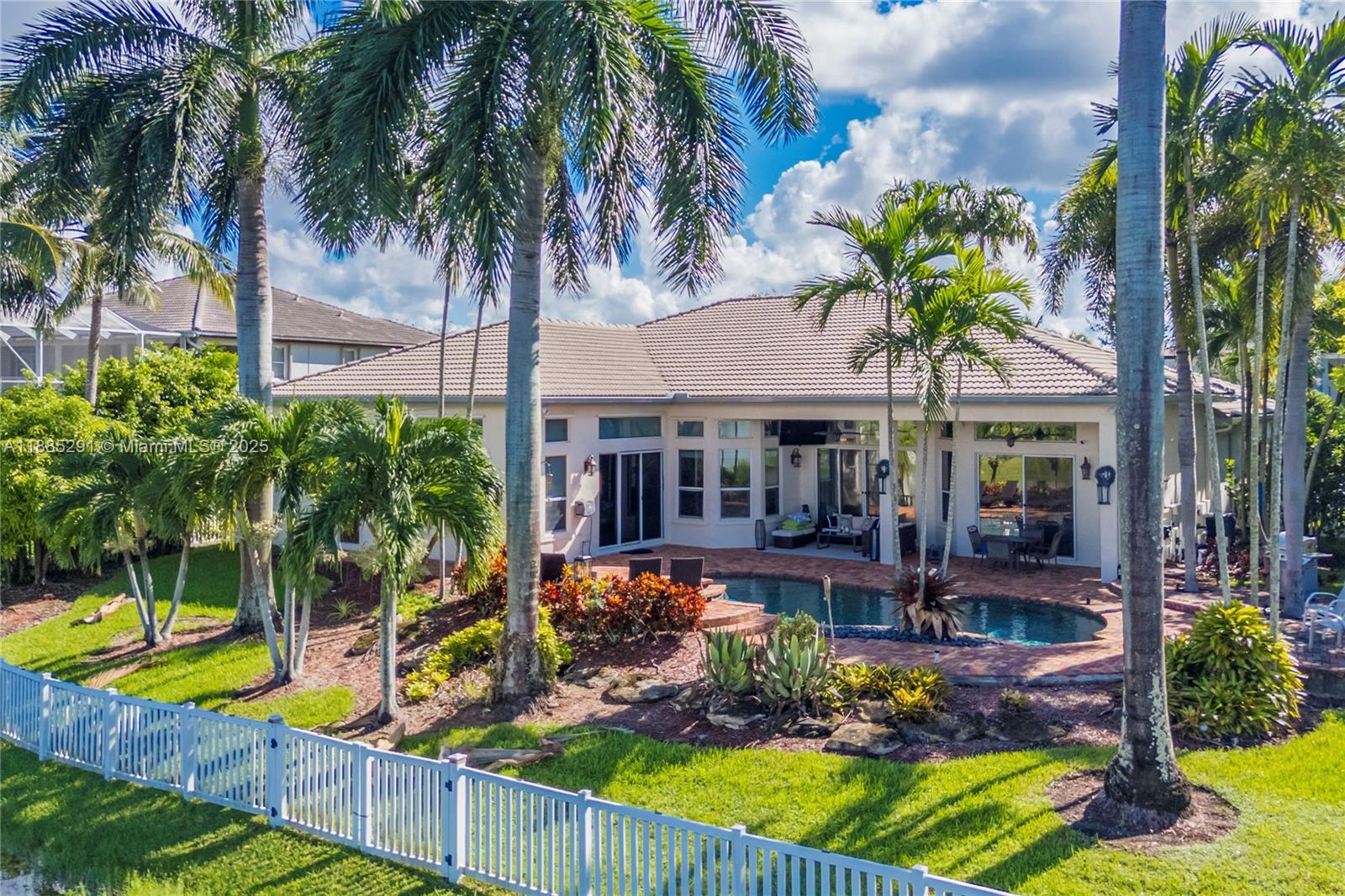 SUNSET LAKES PLAT TWO - Residential