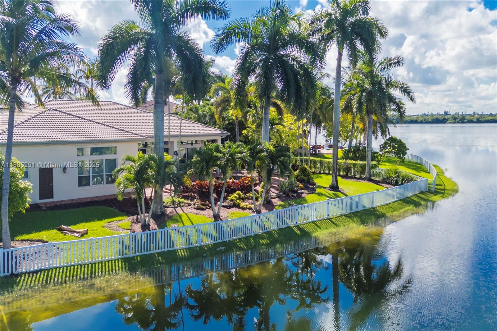 SUNSET LAKES PLAT TWO - Residential