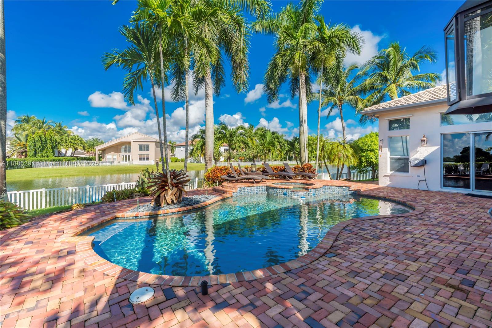 SUNSET LAKES PLAT TWO - Residential